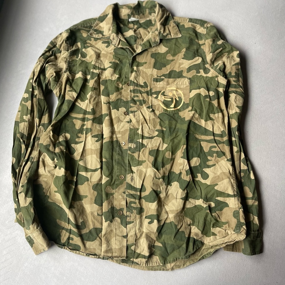 Zumba One Love Camo button up, Medium